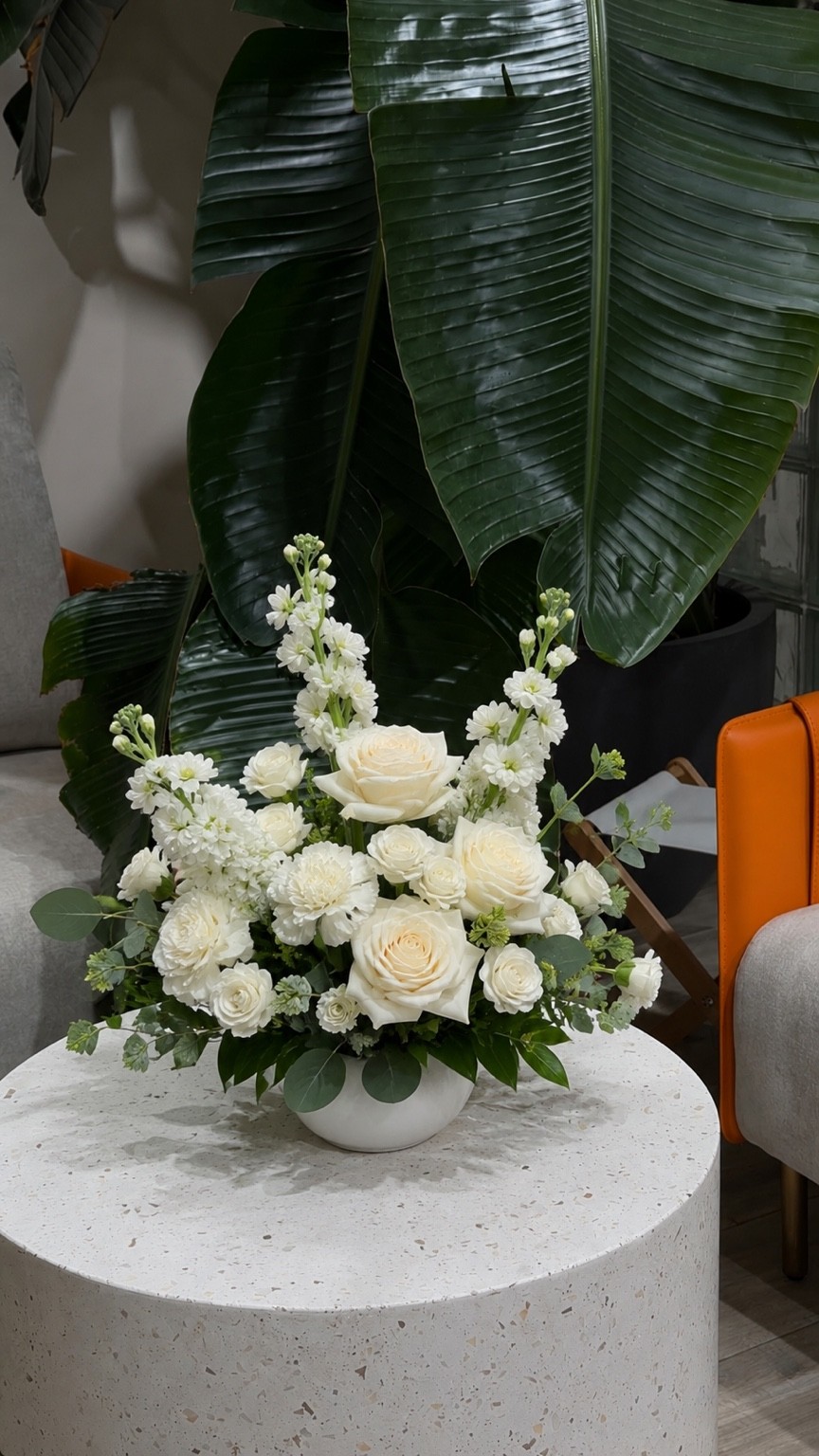 MODERN WHITE ARRANGEMENT