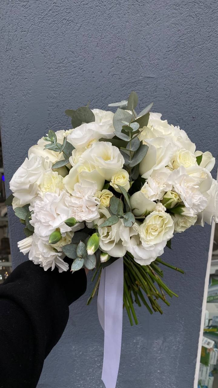Wedding floral design by IONE